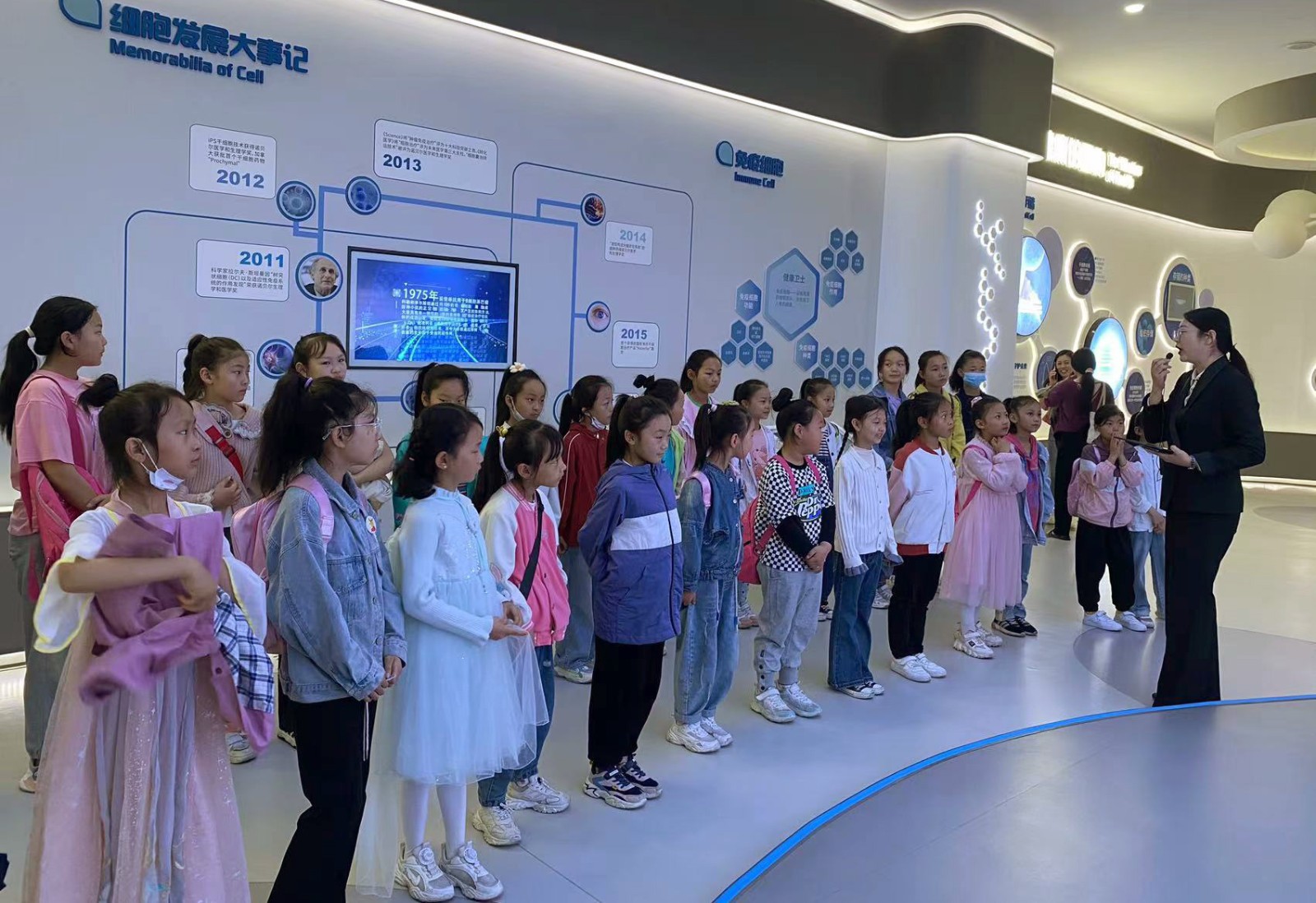 河南德艺之舞教育机构学员走进郑大干细胞库参观研学 微信图片_20230529090853.jpg