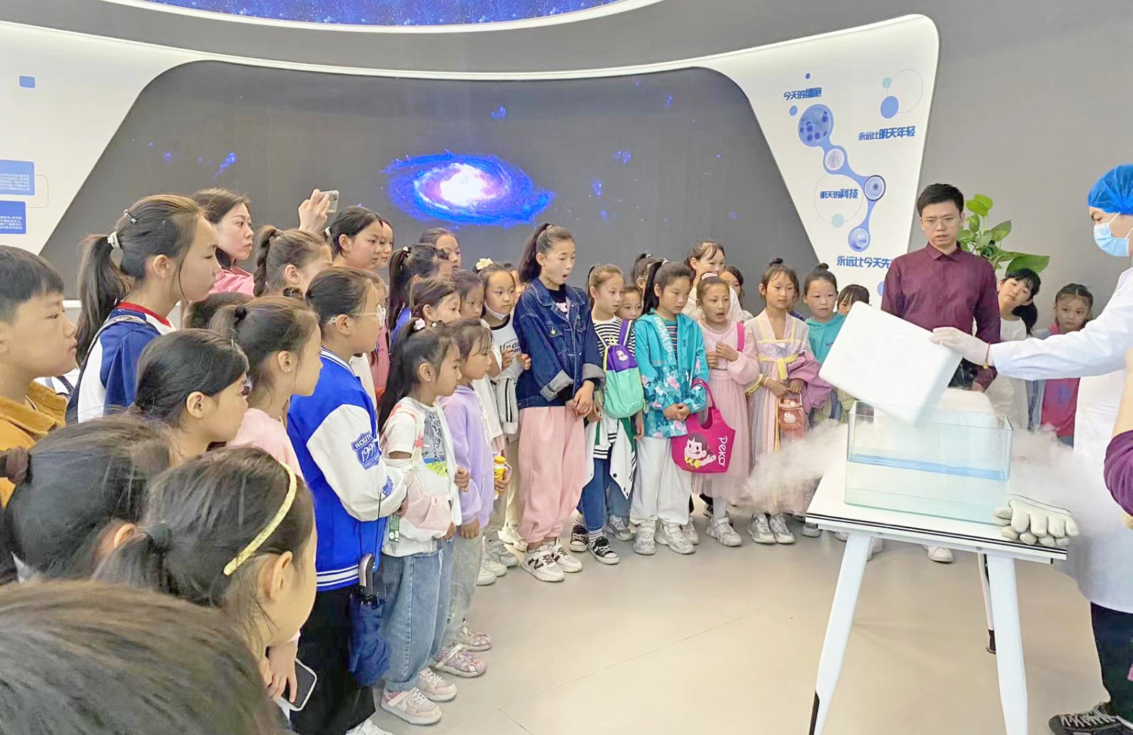 河南德艺之舞教育机构学员走进郑大干细胞库参观研学 微信图片_202305290908553.jpg