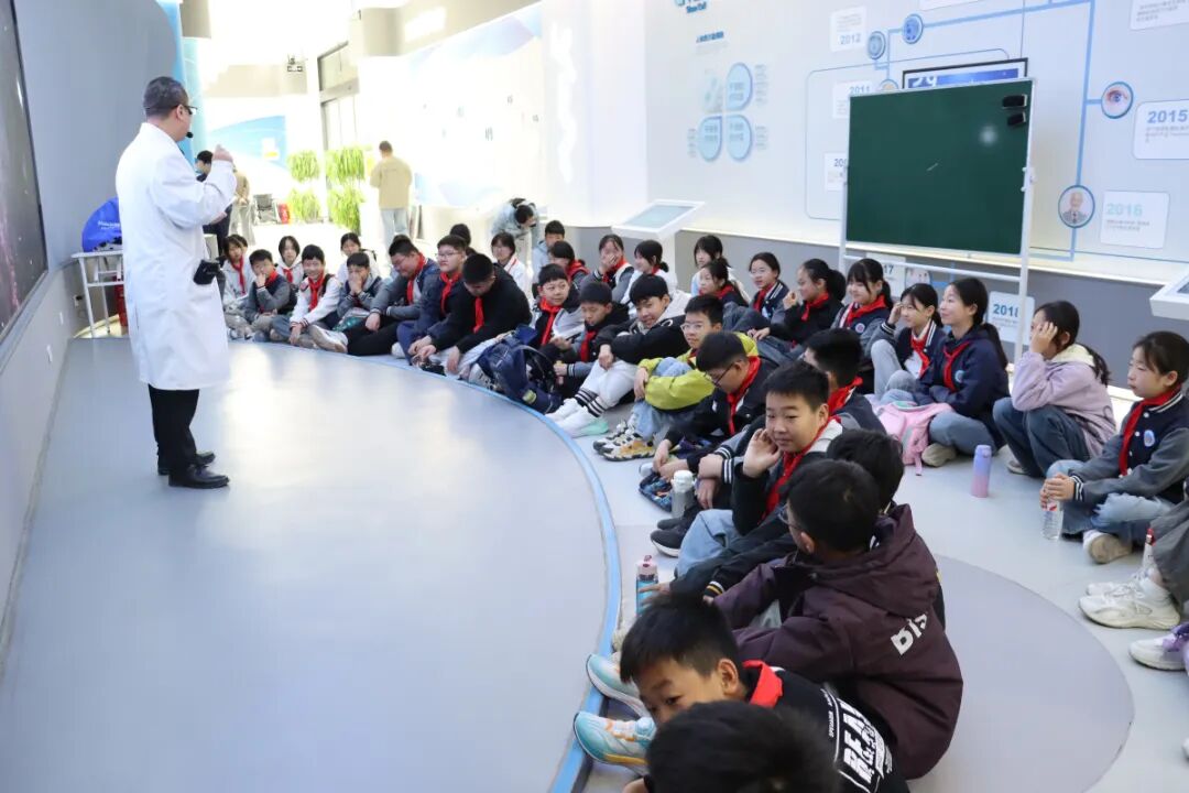 探秘生命科学 点燃科学梦想——郑州慈航路小学生命科学之旅 1775705550295368.jpg