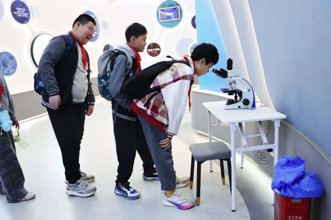 探秘生命科学 点燃科学梦想——郑州慈航路小学生命科学之旅 1775705570608445.jpg