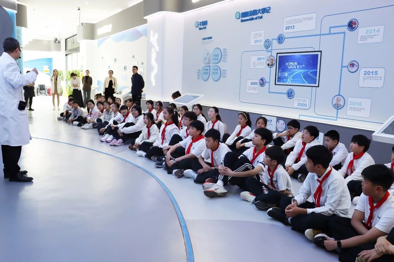 探索生命奥秘·点燃科学梦想——太湖路小学走进郑大干细胞库 1776047496598511.jpg