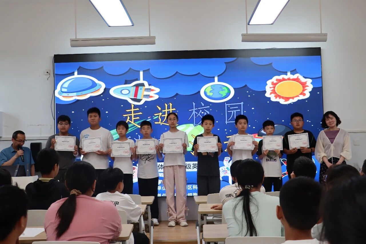 探索生命奥秘 点燃科学梦想——郑大干细胞库科普讲座走进航空港区慈航路小学 6.jpg